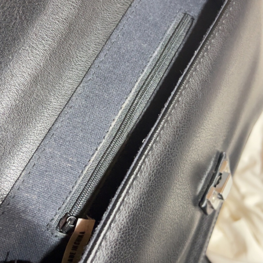 Black Leather Top-Handle Satchel | Special Edition | Structured & Chic - Picture 3 of 6